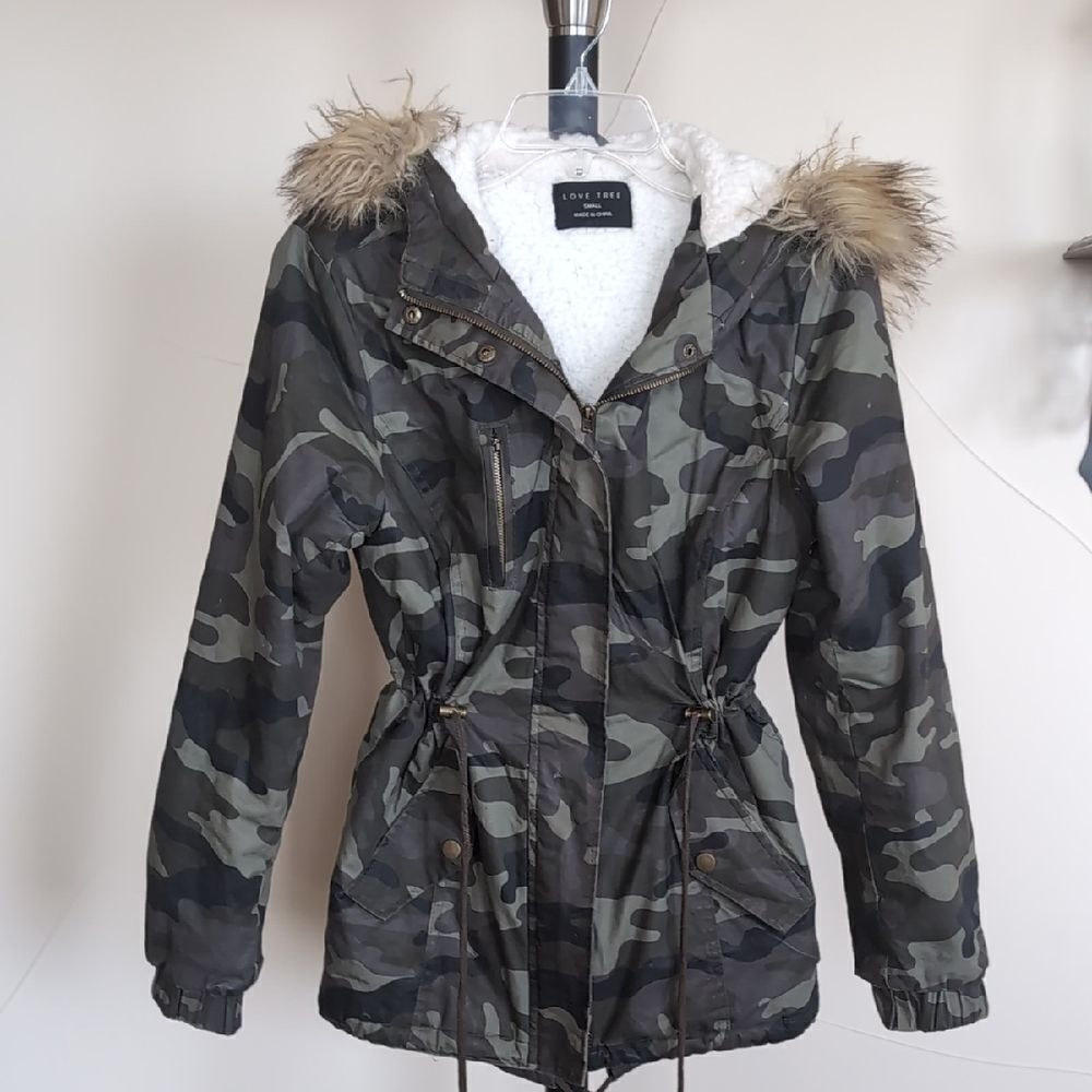 Love Tree Sherpa Drawstring Camouflage- Removable Fur-Trimmed Women's Jacket